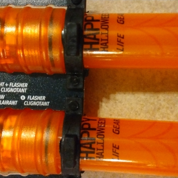 Glow Sticks&Flashlight Set - Picture 8 of 10